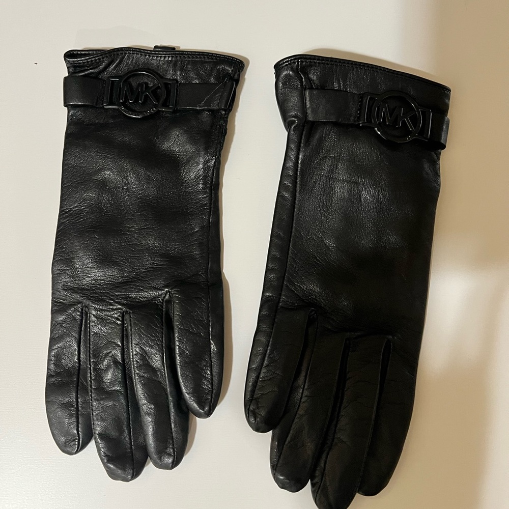 MK leather gloves